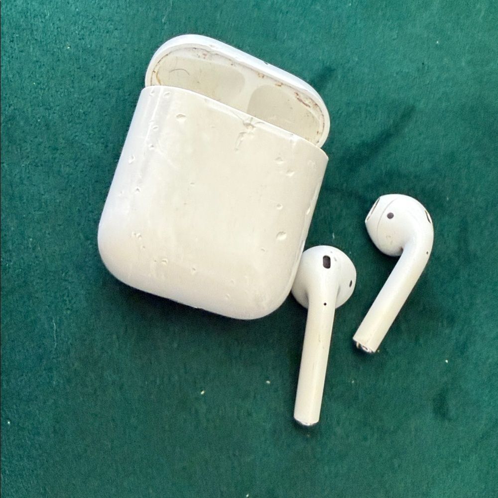 White Wireless Earbuds Case - RESTORED - Cleaned & Refurbished - Vertical Case